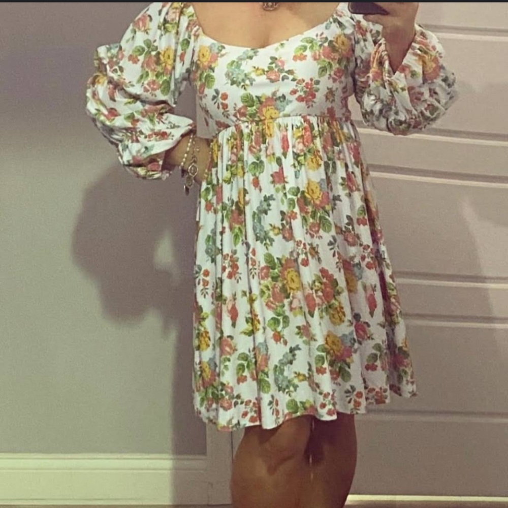 Smith and Quinn White Floral Bubble Sleeve Mini Dress